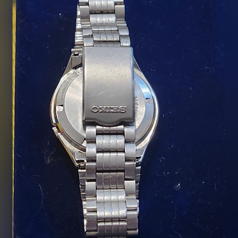Vintage Seiko 7009-3599 17 Jewel mens watch 1990 Y2K - Picture 5 of 9